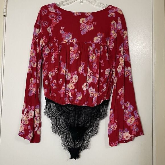 Intimately Free People Forties Feels Floral Bell Sleeve Lace Red Bodysuit XS - Picture 4 of 6